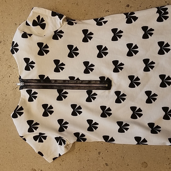 H&M Divided white with black bows zipper back short sleeve t shirt - Picture 4 of 8